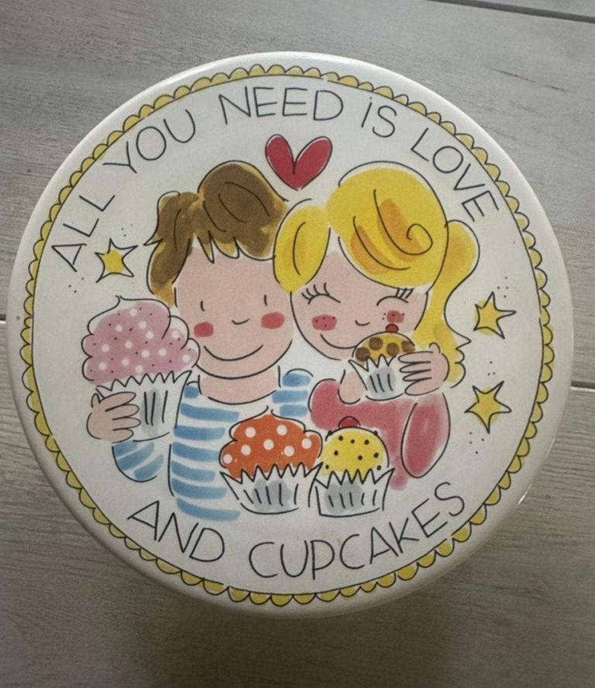 Blond Amsterdam Cake Standaard - All You Need Is Love, Overige typen, Ophalen of Verzenden, Zo goed als nieuw, Modern