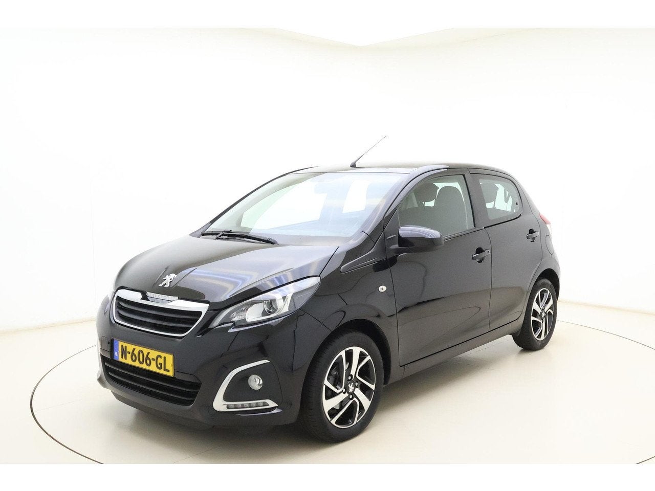 Peugeot 108 1.0 e-VTi Allure | Apple carplay/Android auto |, Voorwielaandrijving, Gebruikt, 4 stoelen, Zwart