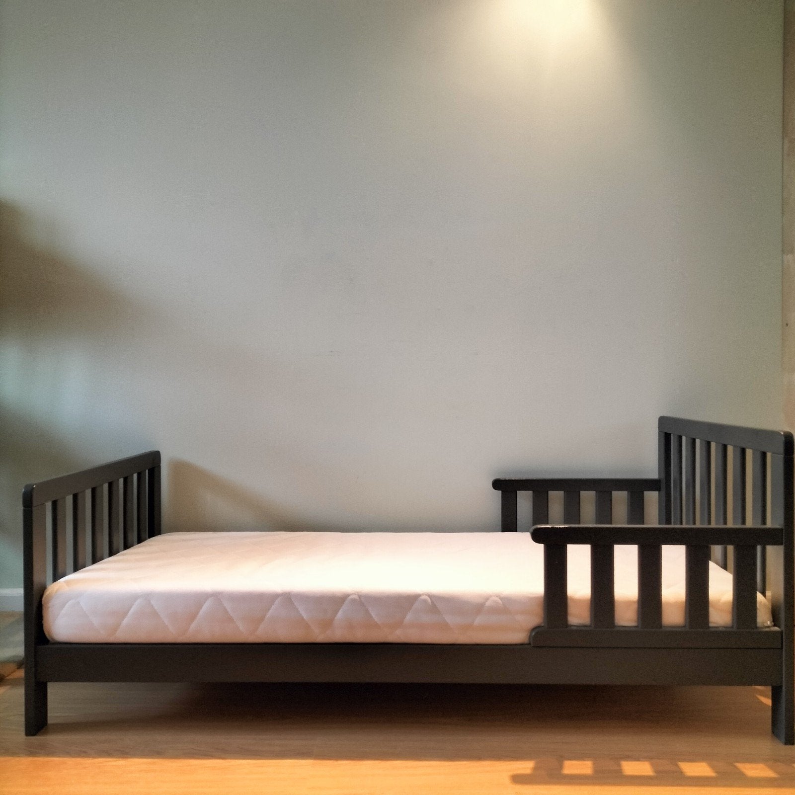 Donkergrijs kinderbed met lattenbodem, Ophalen, Gebruikt, 70 tot 85 cm, 140 tot 160 cm