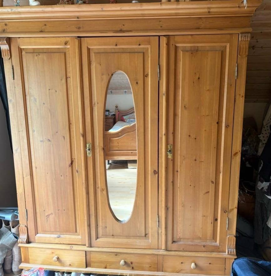 Geloogd grenen kledingkast met ovalen spiegel 3 deurs, Gebruikt, 200 cm of meer, 200 cm of meer, Vintage brocante