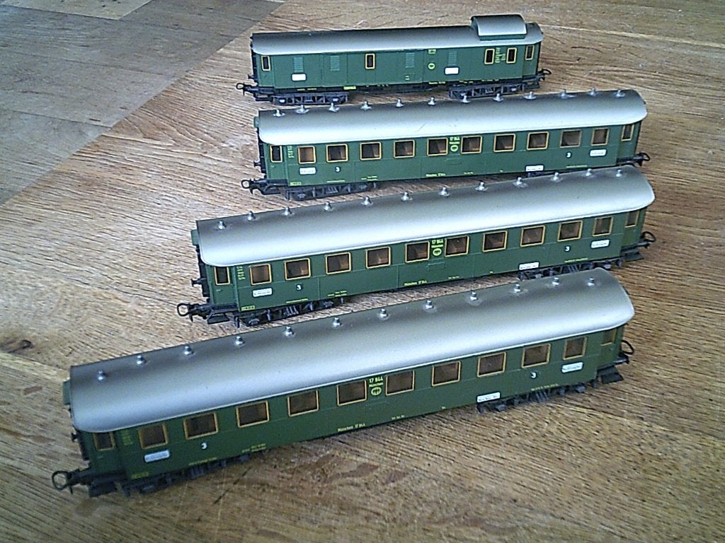 Marklin HO 3 Personenrijtuigen 4136 en Bagagerijtuig 4137, Wisselstroom, Gebruikt, Wagon, Ophalen of Verzenden