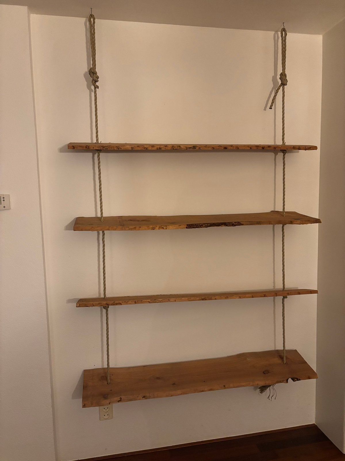 Unieke wandplanken van massief hout met touwophanging, Ophalen, Zo goed als nieuw