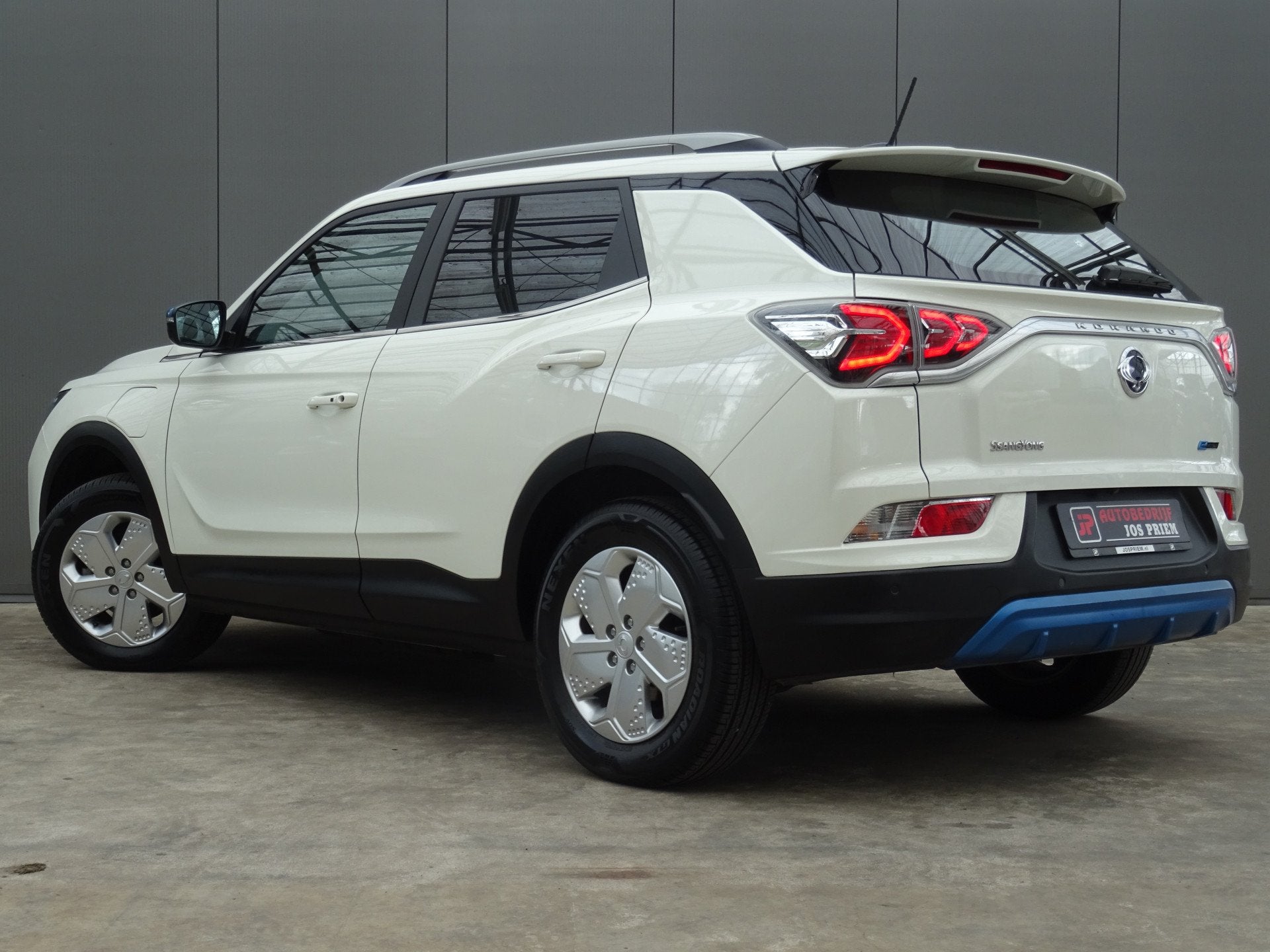 SsangYong Korando E-Motion Platinum 2WD * 326 KM ACCURADIUS, Auto's, SsangYong, 559 min, Gebruikt, 190 pk, Wit