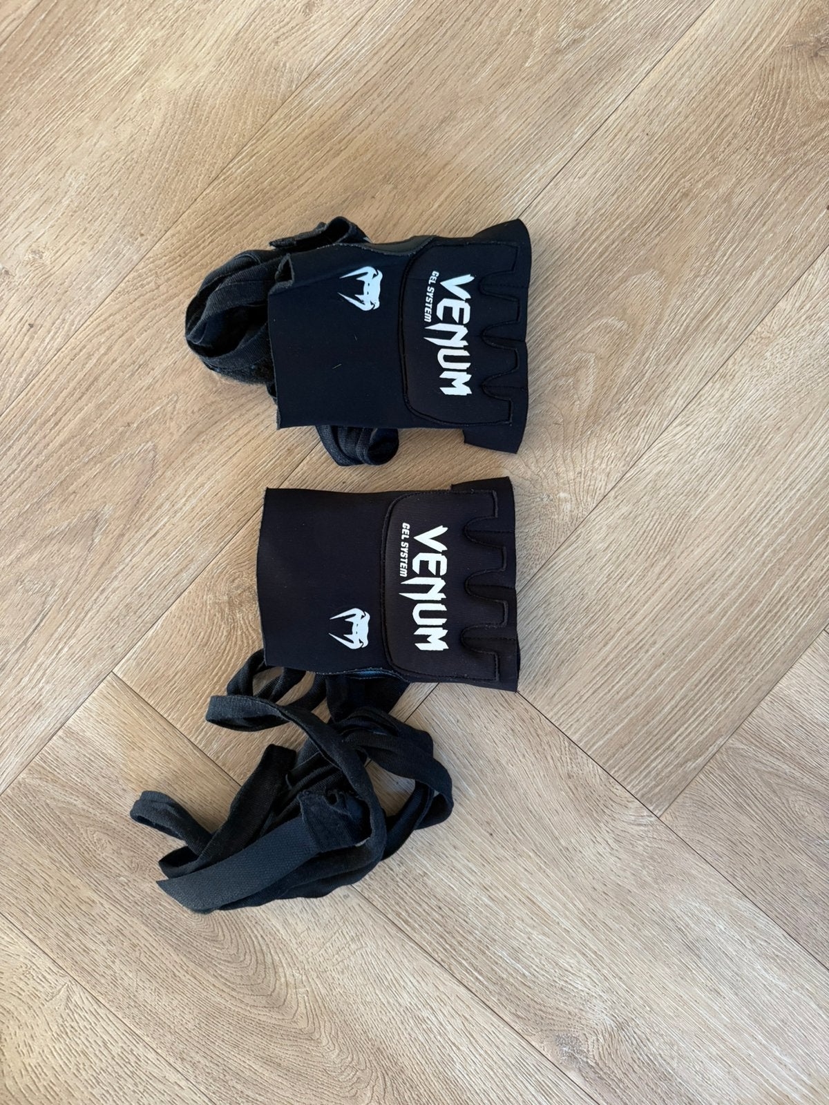 Venum binnenhandschoenen, Ophalen of Verzenden, Zo goed als nieuw, Bokshandschoenen