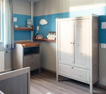 IKEA babykamer: commode, ledikant en kast, Kinderen en Baby's, Ophalen, Zo goed als nieuw, Jongetje of Meisje