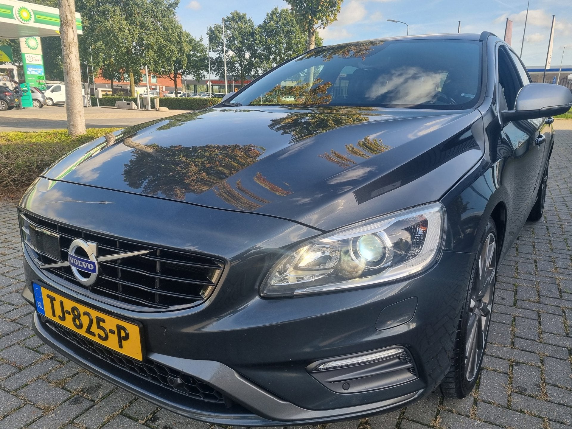 Volvo V60 2.0 T4 Summum R- Design Leder Camera, Auto's, Dealer onderhouden, Gebruikt, 1969 cc, Sportstoelen
