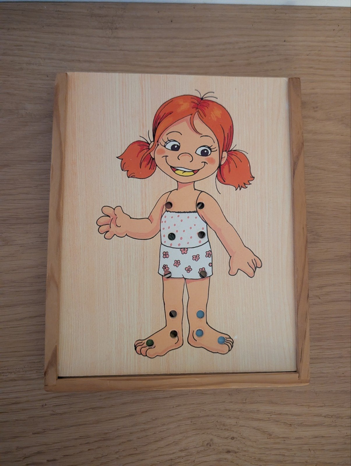 Houten aankleedpoppuzzel met kleding en veters, Ophalen, Zo goed als nieuw