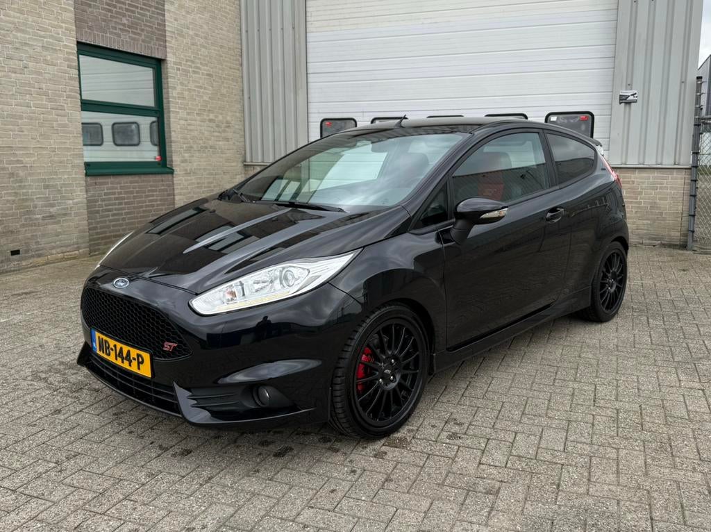 Ford Fiësta ST 1.6 / Nieuwe APK / ATS / Distrubutie nieuw, Auto's, Voorwielaandrijving, 1596 cc, 1063 kg, 4 cilinders
