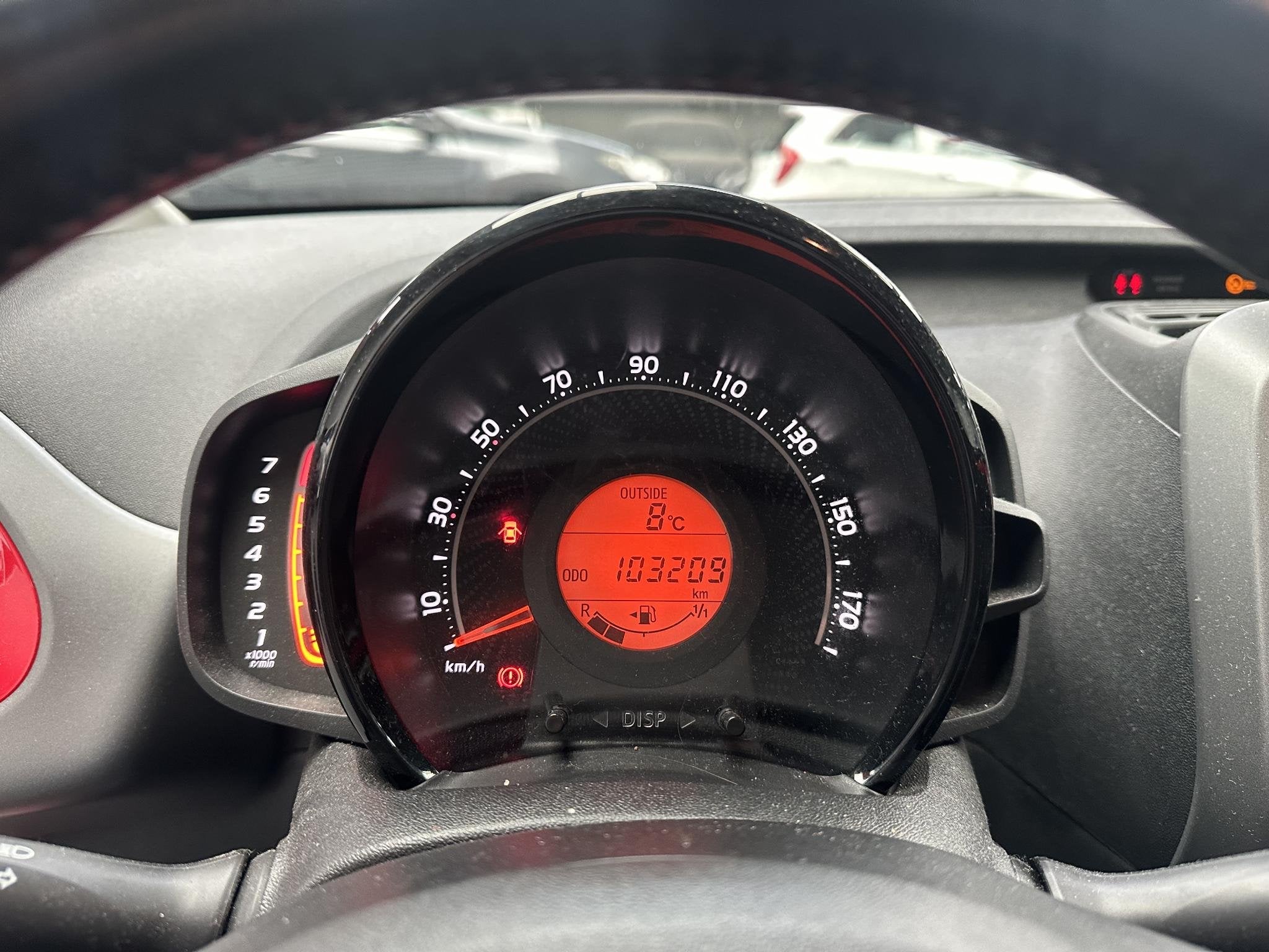 Toyota Aygo 1.0 VVT-i x-play limited Dealer onderhouden, App, Auto's, Voorwielaandrijving, Stof, Gebruikt, Euro 6