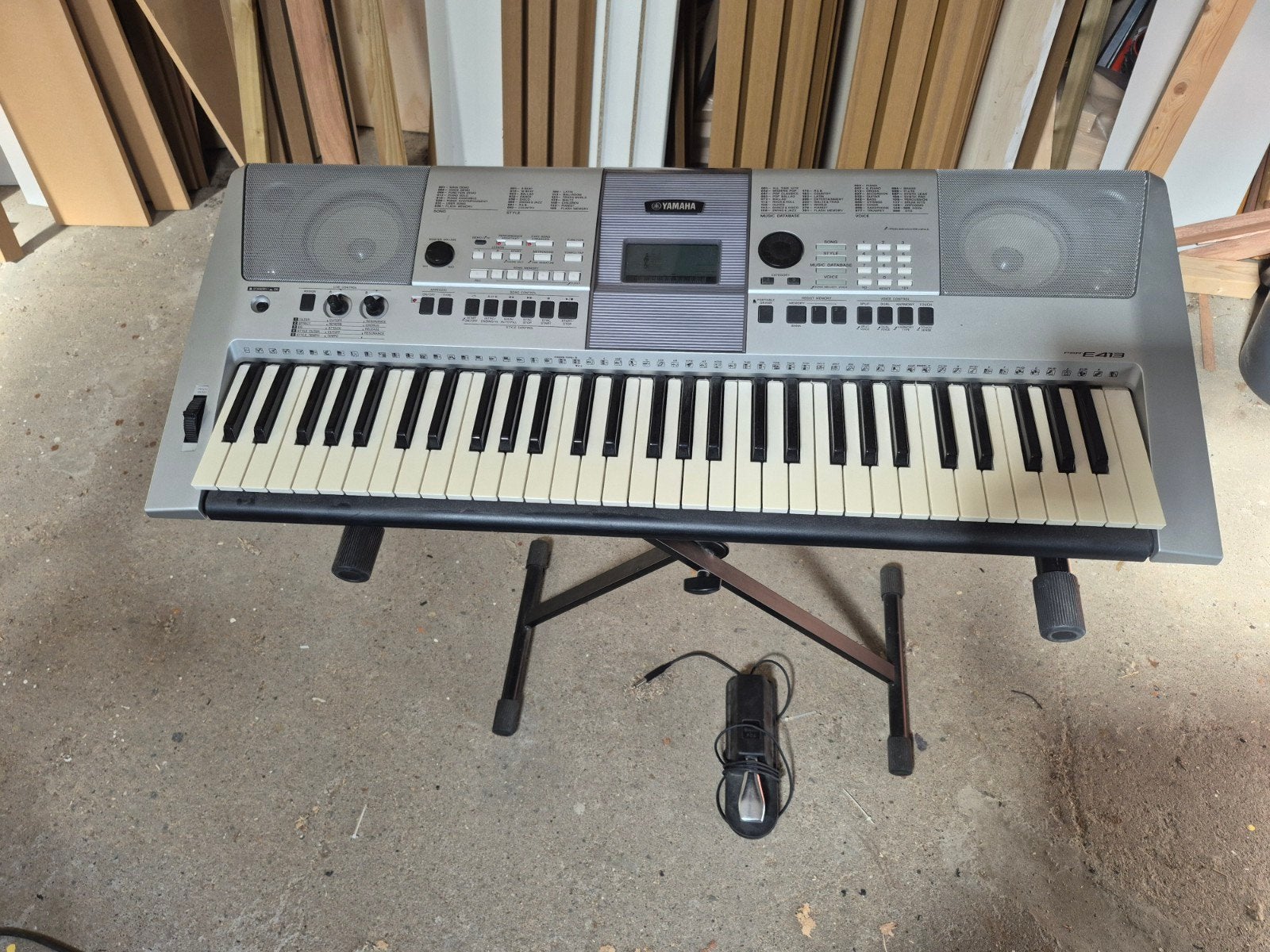 Yamaha PSR-E413 Keyboard met standaard en pedaal, Ophalen, Yamaha, Midi-aansluiting, 61 toetsen