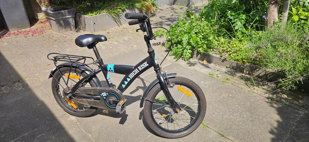 Zwarte kinderfiets met bagagedrager - 16 inch, Fietsen en Brommers, Fietsen | Kinderfietsjes, Ophalen, Gebruikt, 16 tot 20 inch