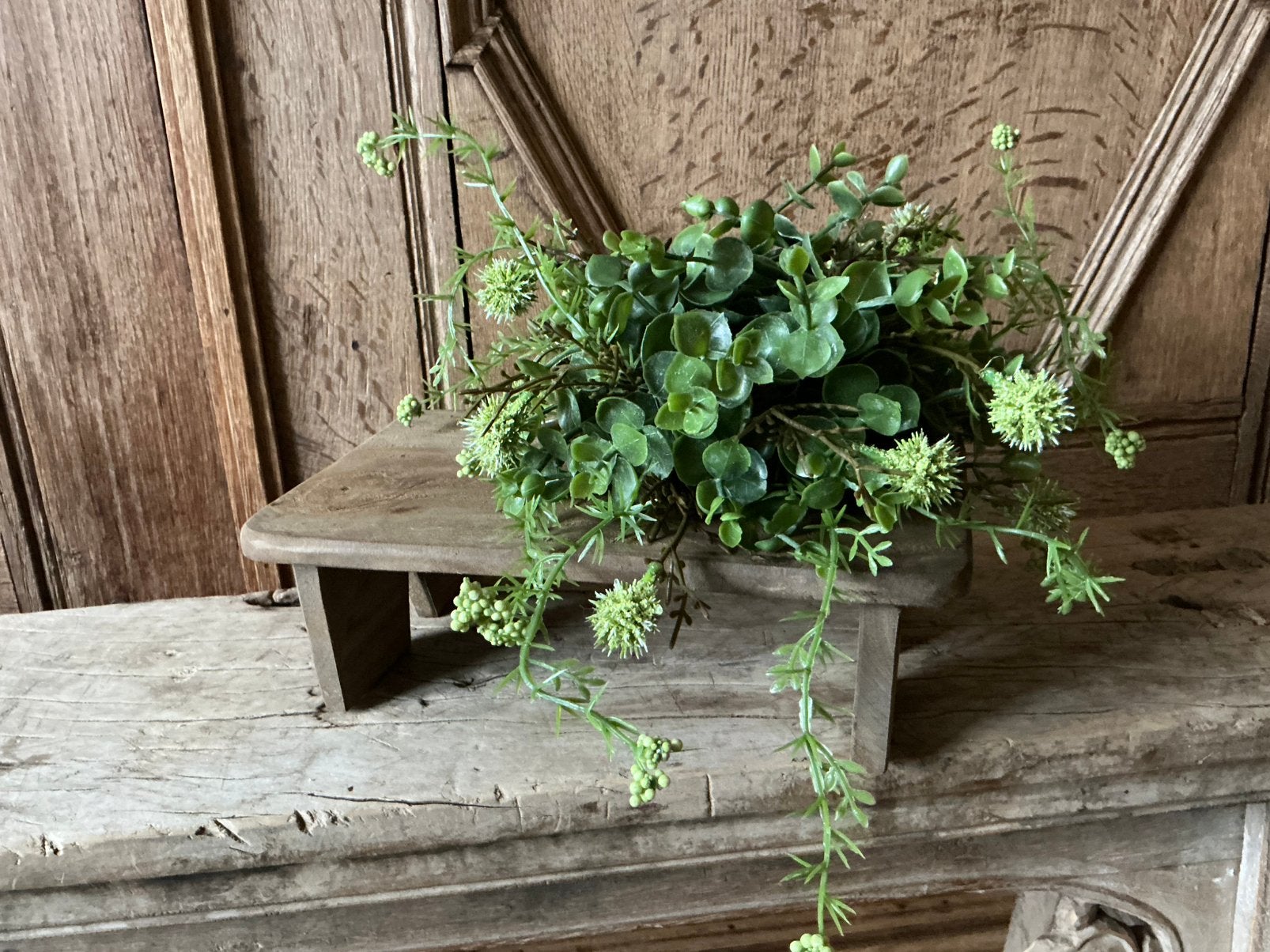NIEUW houten bankje met Countryfiel bol toef kunstbloemen, Ophalen of Verzenden, Nieuw