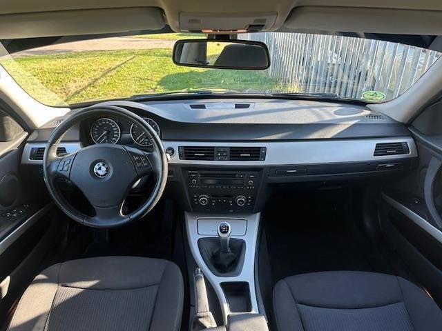 Foto 9 van BMW 3-serie 318i Business Line