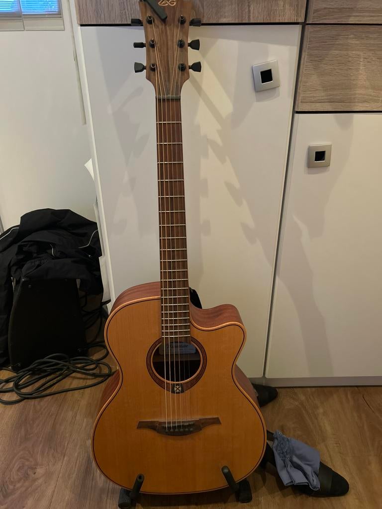 Semi- Akoestische gitaar met versterker, Ophalen, Zo goed als nieuw, Western- of Steelstringgitaar, Met (piezo-)element