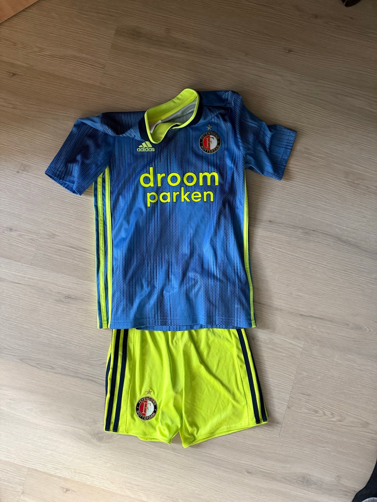 Feyenoord tenue (shirt + broekje) - Maat 140-152, Ophalen of Verzenden, Gebruikt, Jongen of Meisje