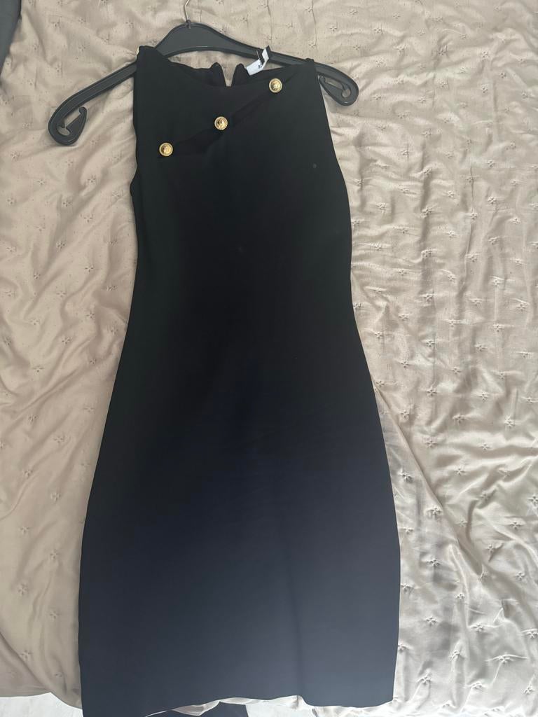 Zwarte jurk met gouden knopen - Versace, Kleding | Dames, Zwart, Ophalen of Verzenden, Zo goed als nieuw, Maat 36 (S)