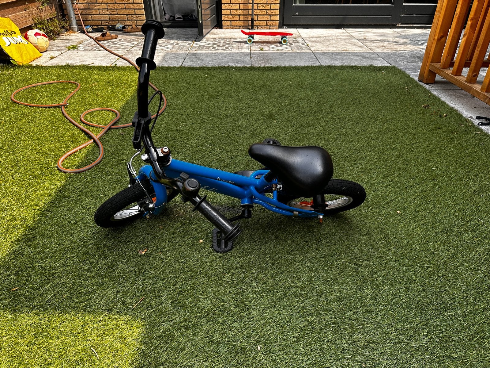 Blauwe kinderfiets - Ideaal voor de eerste fietservaring, Fietsen en Brommers, Fietsen | Kinderfietsjes, Ophalen, Gebruikt, Velgrem