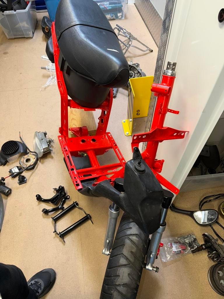 Typhoon 125 frame gecoat + carters 🇩🇪, Motoren, Tuning en Styling, Ophalen