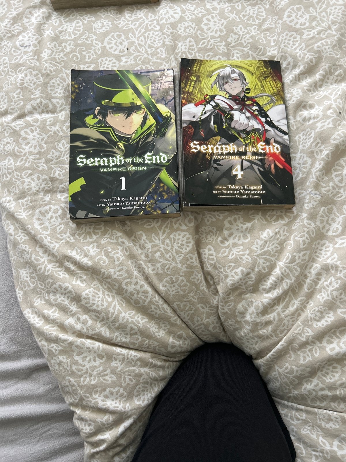 Seraph of the End - Vampire Reign Manga Deel 1 & 4, Ophalen of Verzenden, Zo goed als nieuw