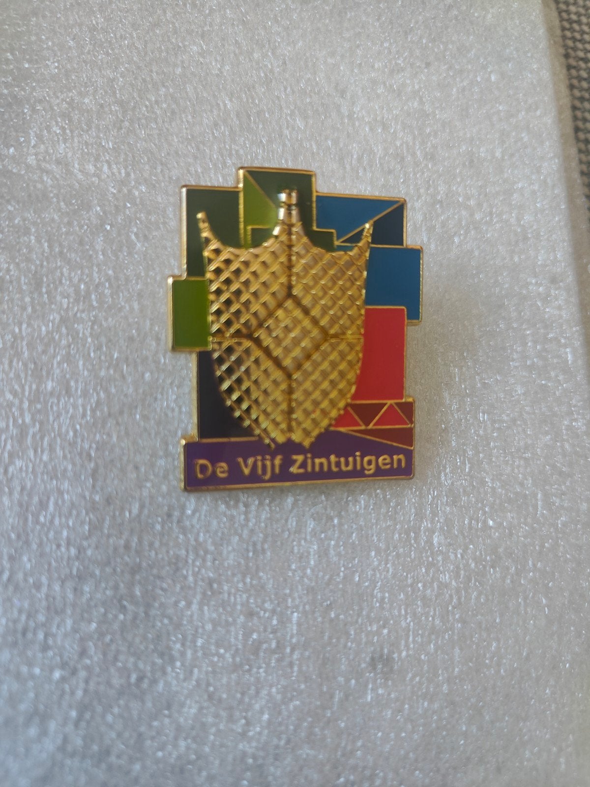 De Vijf Zintuigen Pin - Gouden Schild - Efteling, Ophalen of Verzenden, Zo goed als nieuw, Merk, Speldje of Pin
