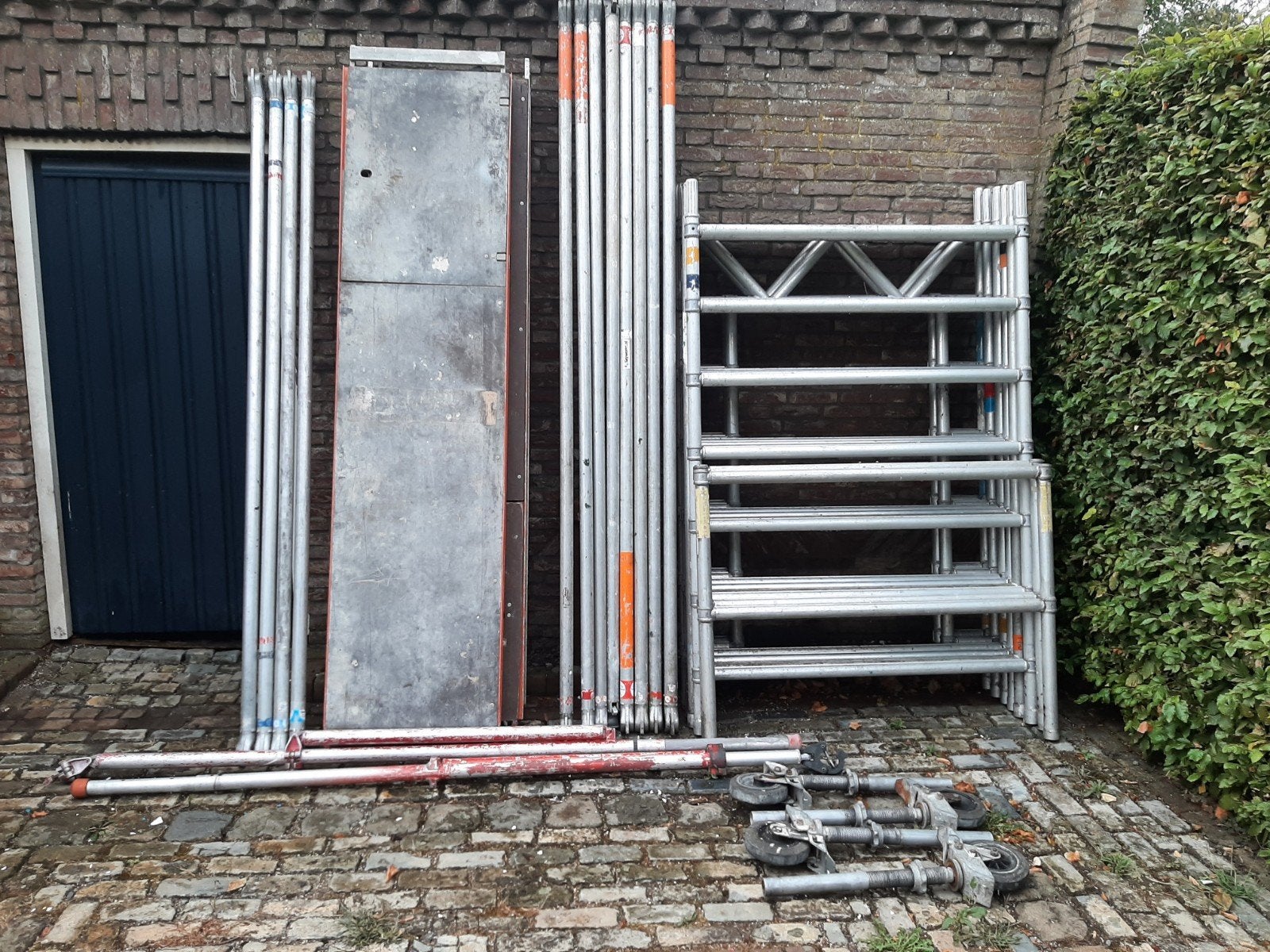 nette aluminium rolsteiger Werkhoogte 8.2 mtr, Doe-het-zelf en Verbouw, Steigers, Ophalen, Gebruikt, Rolsteiger of Kamersteiger