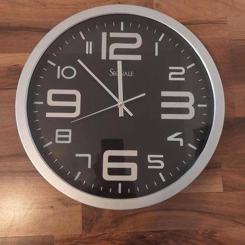 Zwarte wandklok Segnale, D 35cm, Ophalen of Verzenden, Zo goed als nieuw