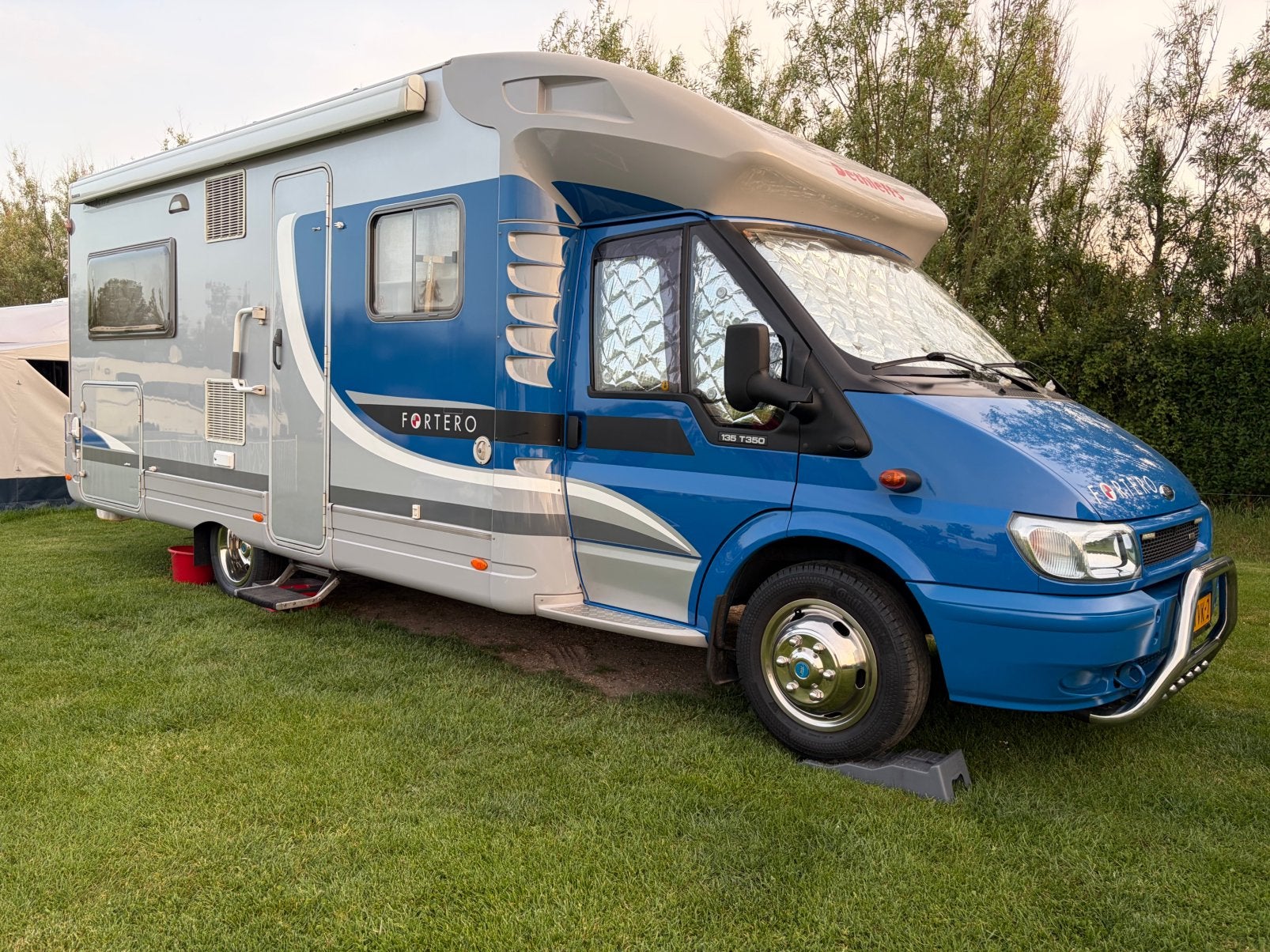 Dethleffs Fortero H6945 Als Nieuw 62.341 km., Caravans en Kamperen, Standaard zit, Ringverwarming, Ford, Koelkast
