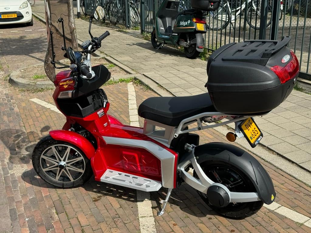 Doohan iTank, zo goed als nieuw,  incl. extra accu., Ophalen, Maximaal 45 km/u, 0 versnellingen, Zo goed als nieuw