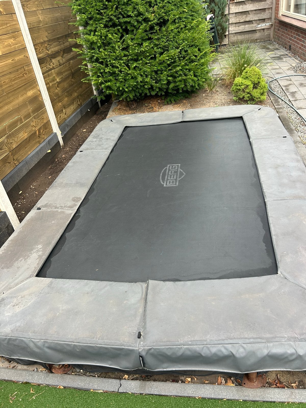 BERG Inground Trampoline 330x220 met antraciete rand, Ophalen, Gebruikt