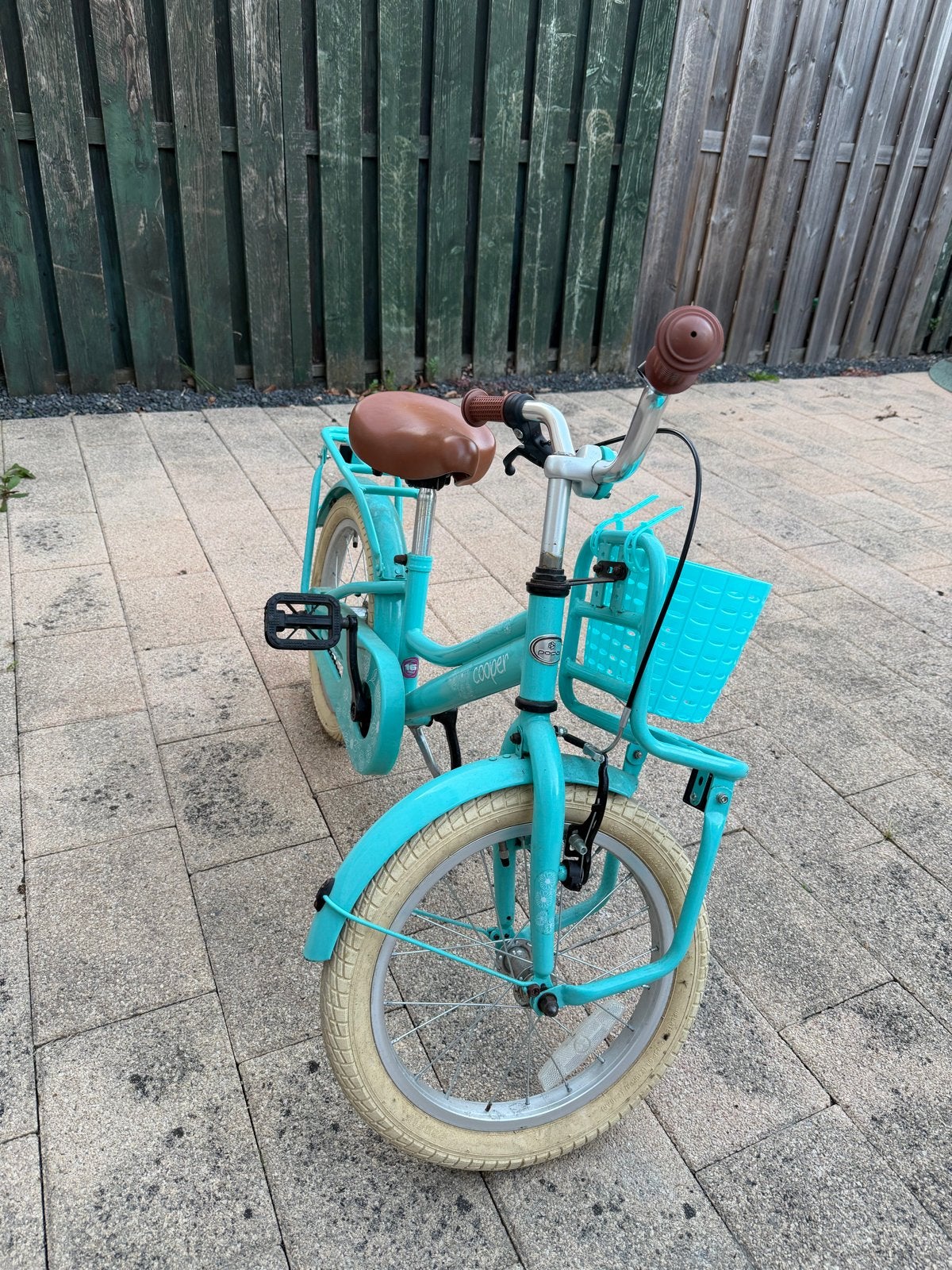 Leuke Cooper kinderfiets 16 inch met mandje, Ophalen, Terugtraprem, Zijwieltjes, 16 tot 20 inch