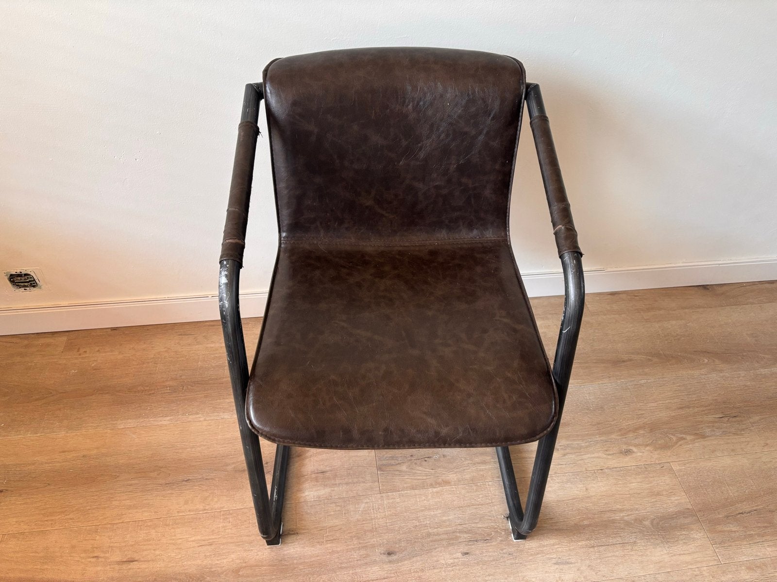 Twee Bruine leren stoelen met metalen frame, Ophalen, Gebruikt, Bruin, Leer