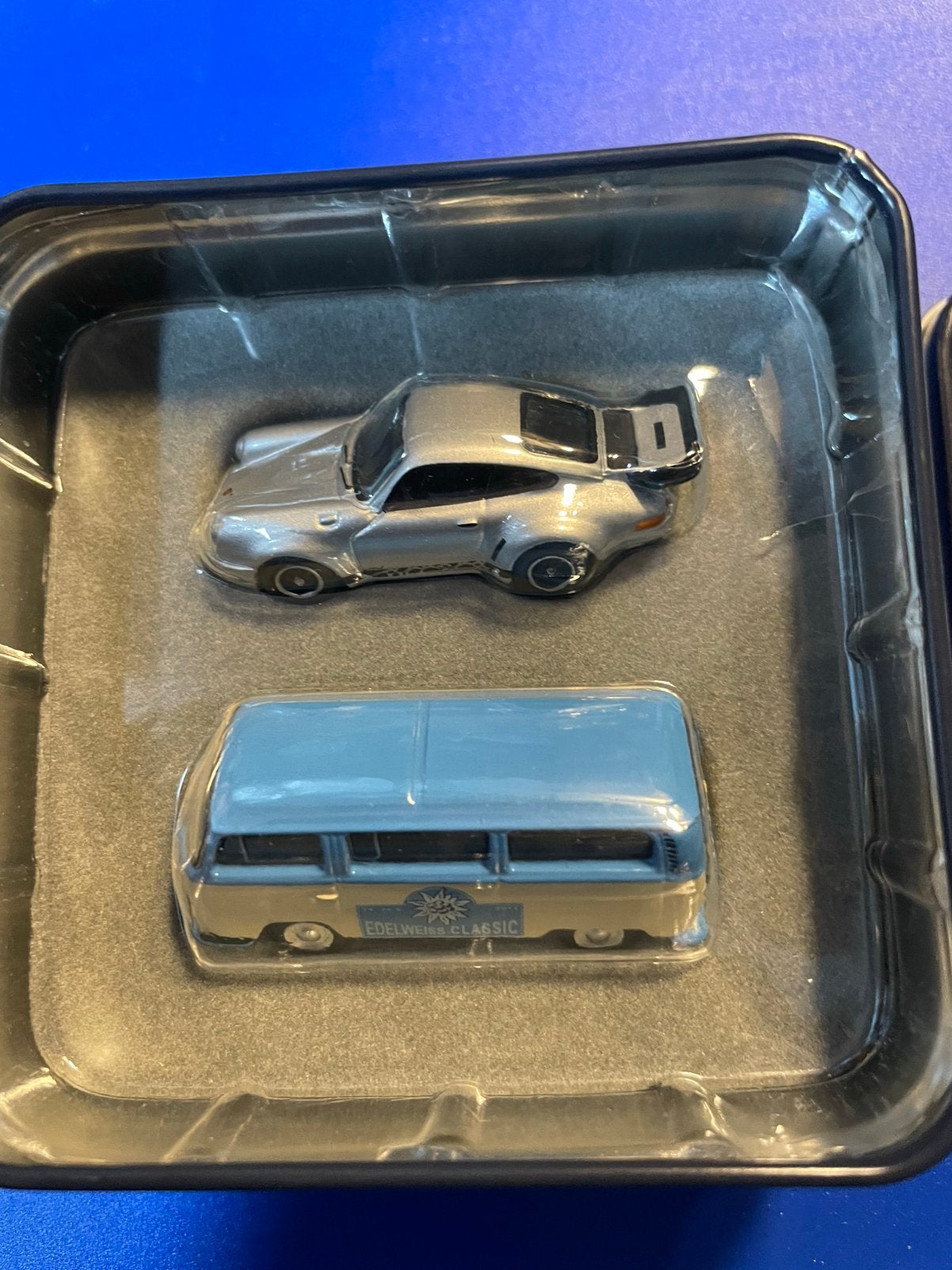 BUB Edelweiss Classic VW T2 Bus , Porsche 911 RSR, Hobby en Vrije tijd, Modeltreinen | H0, Nieuw, Overige typen, Gelijkstroom of Wisselstroom