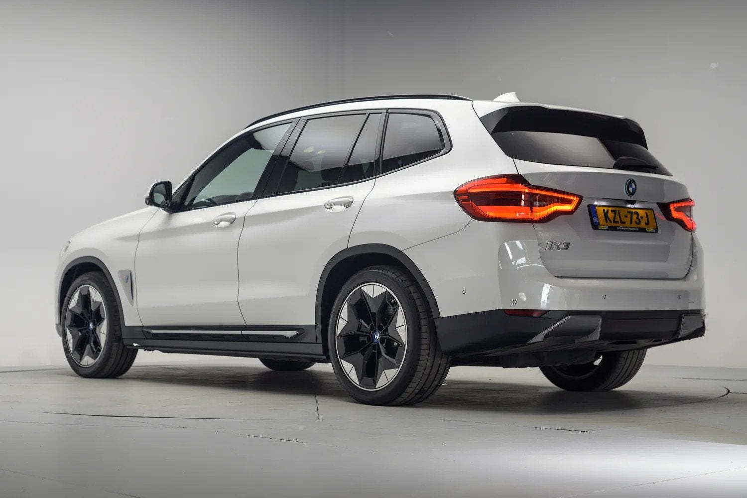 BMW iX3 High Executive 80 kWh Aut. [ Panoramadak Adapt.cruis, Automaat, 0 cilinders, Gebruikt, 750 kg