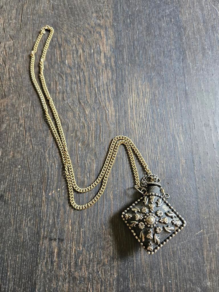 Vintage metalen parfum hanger in Indiase stijl, Sieraden, Tassen en Uiterlijk, Kettingen, Gebruikt, Overige kleuren, Verzenden