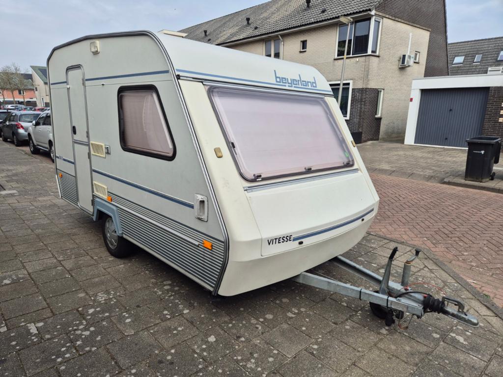 Beyerland Vitesse 350/2 (1990) lichtgewicht 900kg, Caravans en Kamperen, Koelkast, Tot en met 2, Kleine zit, Dwarsbed