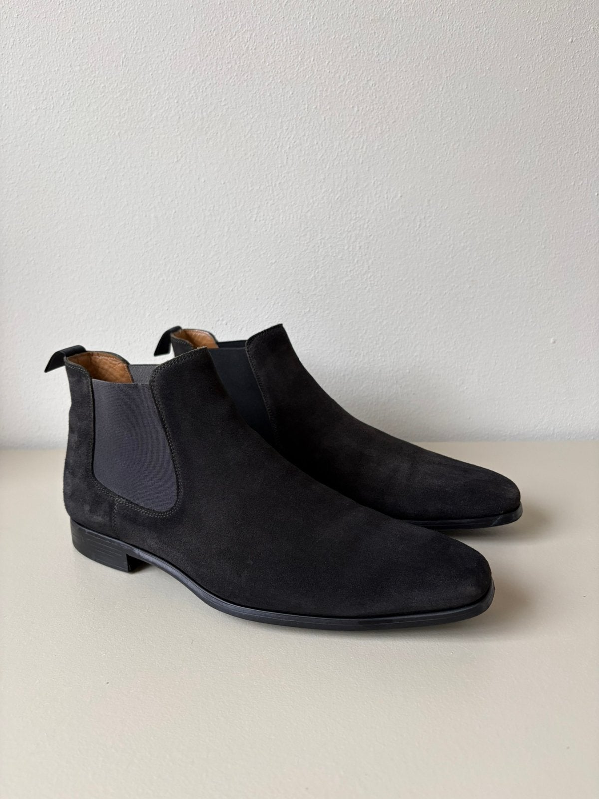 Magnanni Suede Chelsea Boots - Grijs - Maat 41 (UK 7), Kleding | Heren, Schoenen, Overige kleuren, Boots, Ophalen of Verzenden