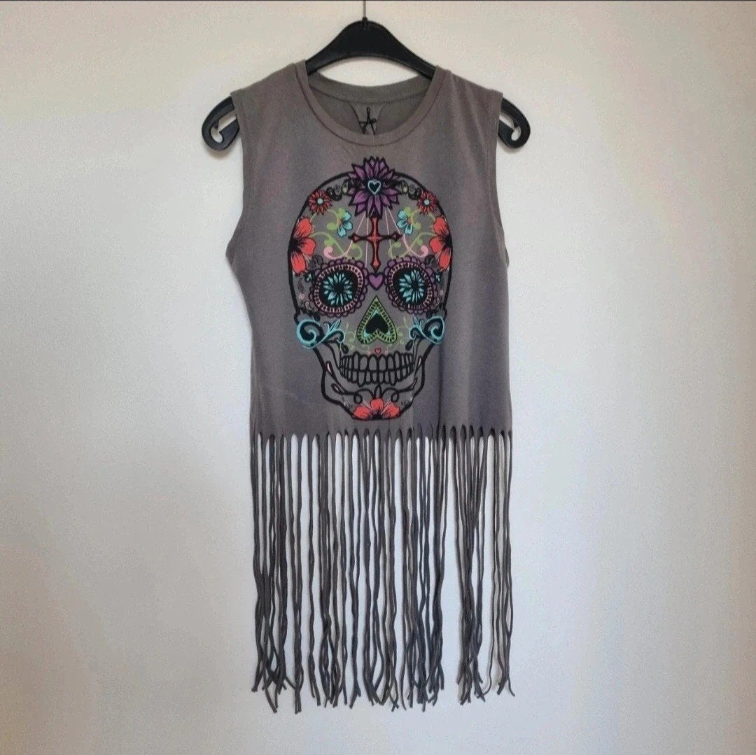 Grijs shirt met draadjes slietjes schedel maat 38, Maat 38/40 (M), Ophalen of Verzenden, Zo goed als nieuw, Korte mouw