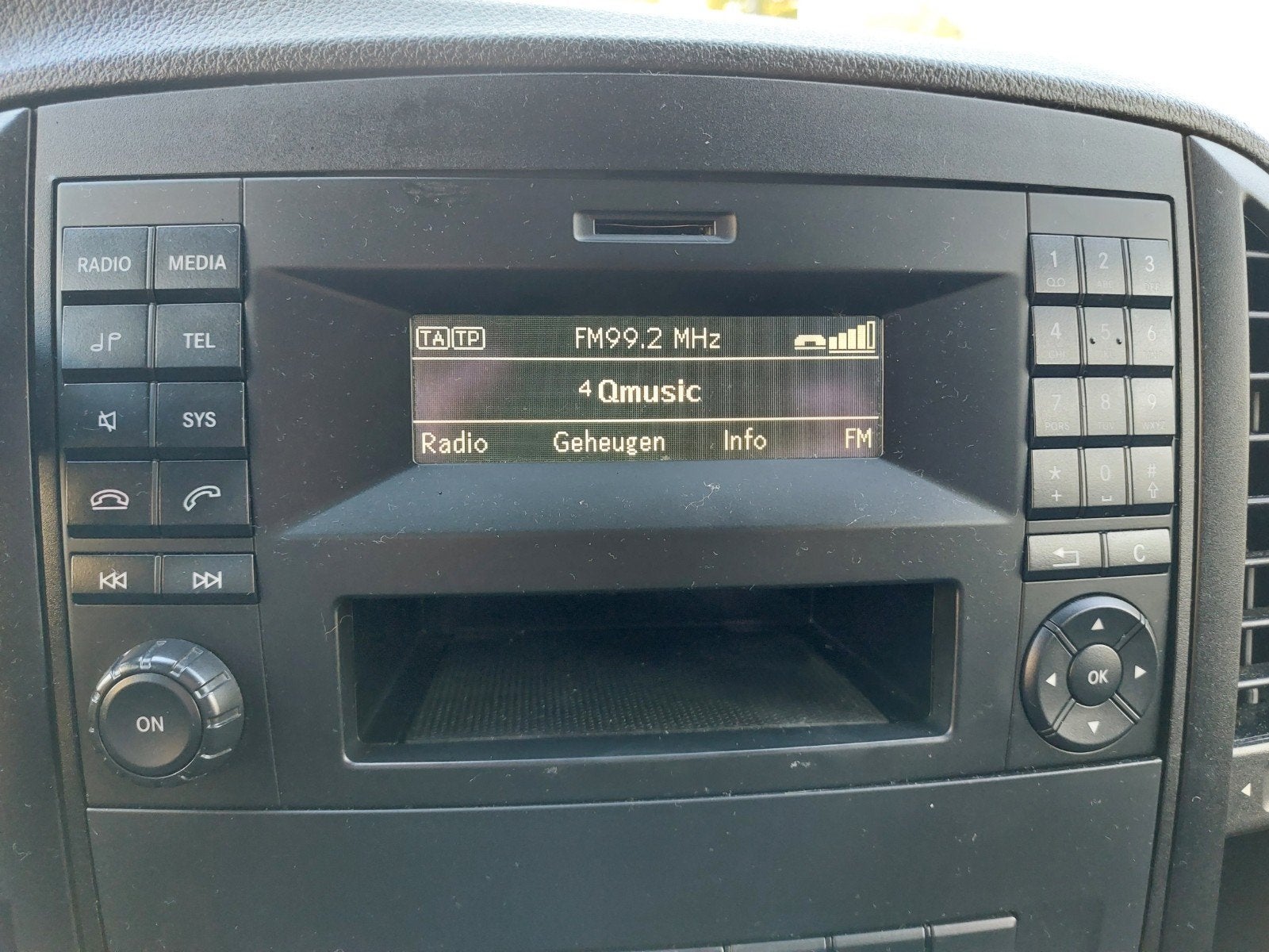 Mercedes-Benz auto Radio Audio (Bluetooth, USB, AUX, SD), Auto diversen, Ophalen of Verzenden, Zo goed als nieuw
