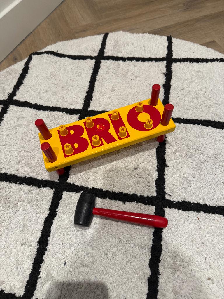 Heel goed geel Brio hamerbank peuter speelgoed set bench, Ophalen of Verzenden, Zo goed als nieuw