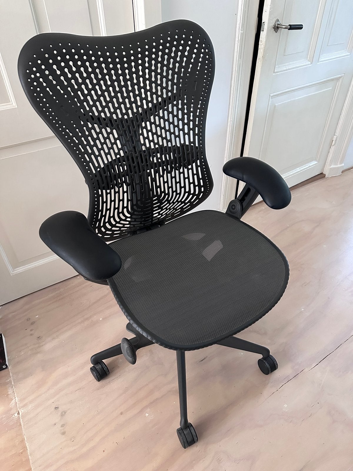 herman miller bureaustoel zgan, anthraciet, Ophalen, Ergonomisch, Zo goed als nieuw, Zwart