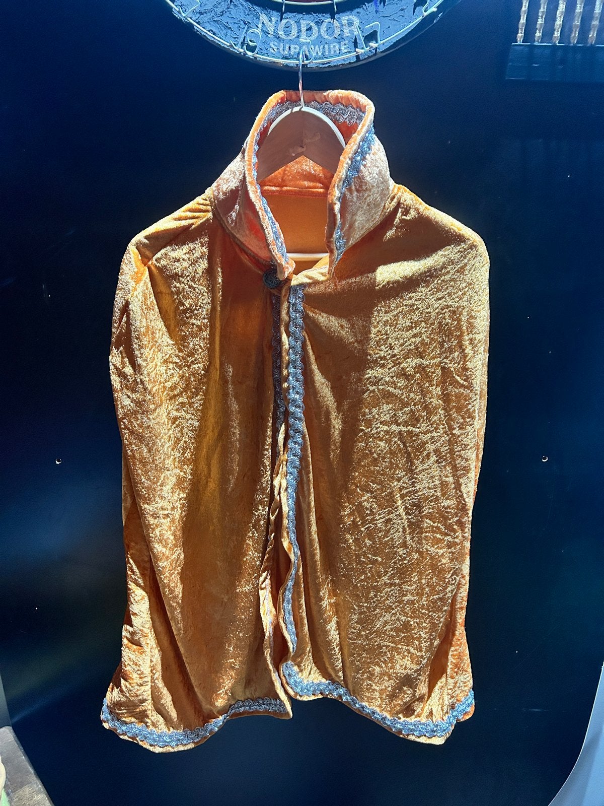 Oranje prins/prinsessen cape - Zo goed als nieuw, Ophalen, Zo goed als nieuw, Carnaval, Kleding