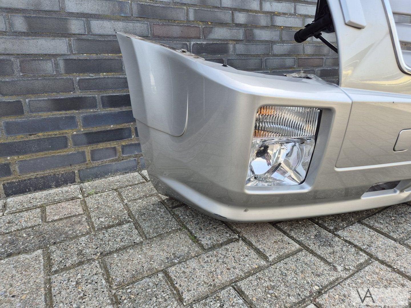 Cadillac SRX 2004 - 2010 voorbumper zilver compleet €750, Cadillac, Gebruikt, -, Voor
