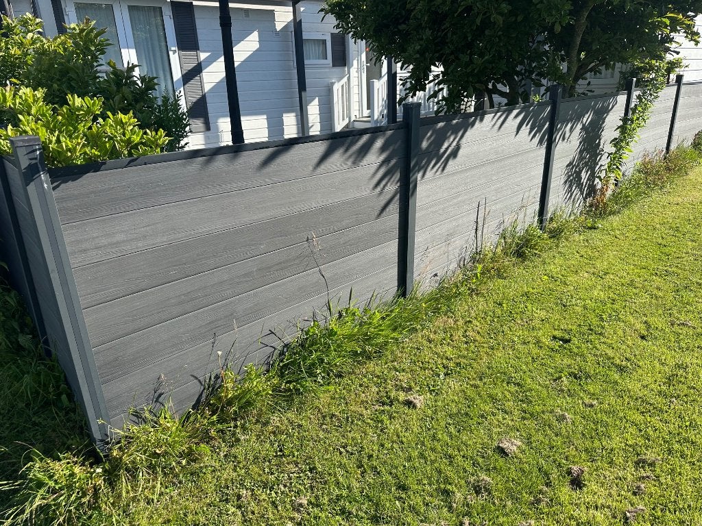 Composiet schutting met poort - Zo goed als nieuw, Ophalen, Overige materialen, 1 tot 2 meter, 6 meter of meer