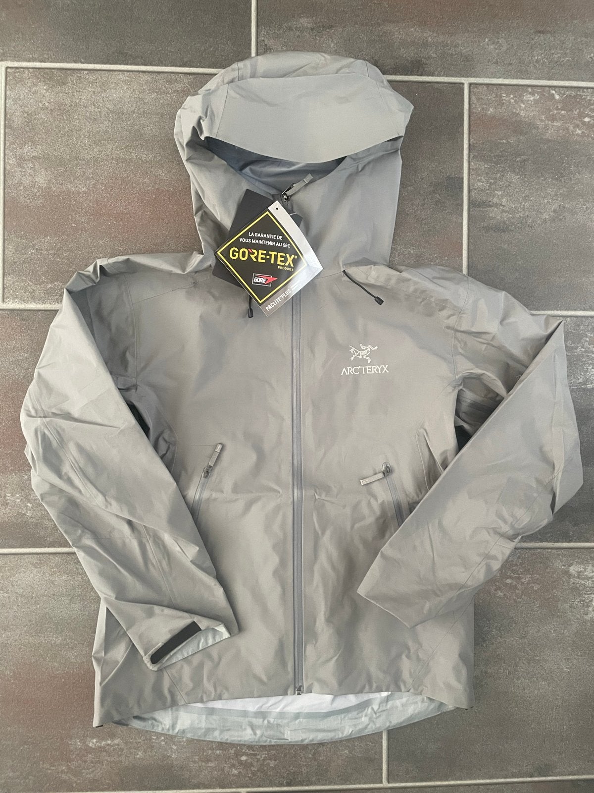 Arc'teryx Gore-Tex Jas - Nieuw met labels, Verzenden, Nieuw, Maat 36 (S), Grijs