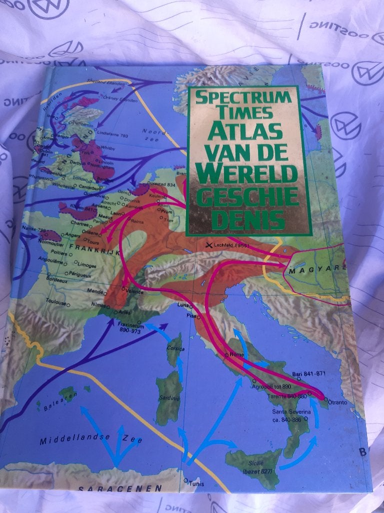 Spectrum Times Wereldatlas van de Wereldgeschiedenis, Boeken, Ophalen, Overige atlassen, Zo goed als nieuw, 1800 tot 2000