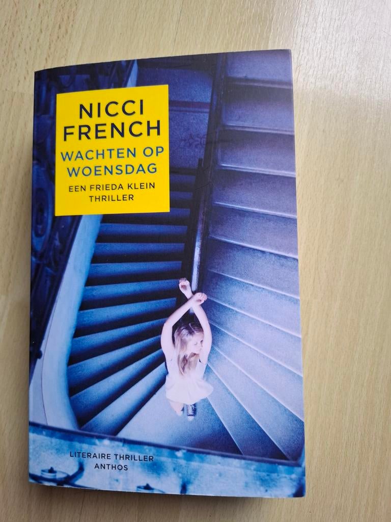 Nicci French Wachten op woensdag, Boeken, Thrillers, Ophalen of Verzenden, Zo goed als nieuw
