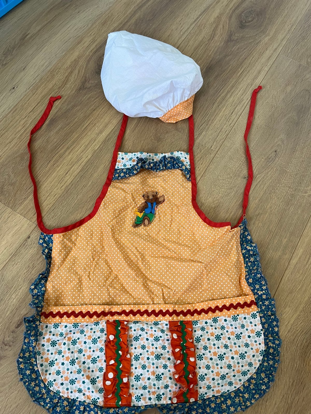 Schattige kinder kookschorten met koksmuts (2 stuks), Ophalen of Verzenden, Gebruikt, 110 t/m 116, Jongen of Meisje
