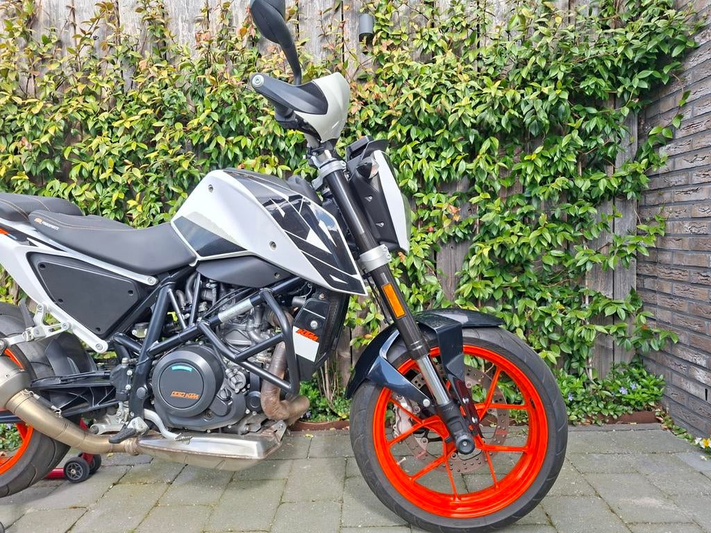 KTM 690 DUKE ABS 2017 - nette motor., Motoren, Gebruikt, Particulier, Minimaal motorrijbewijs A2, Sportuitlaat