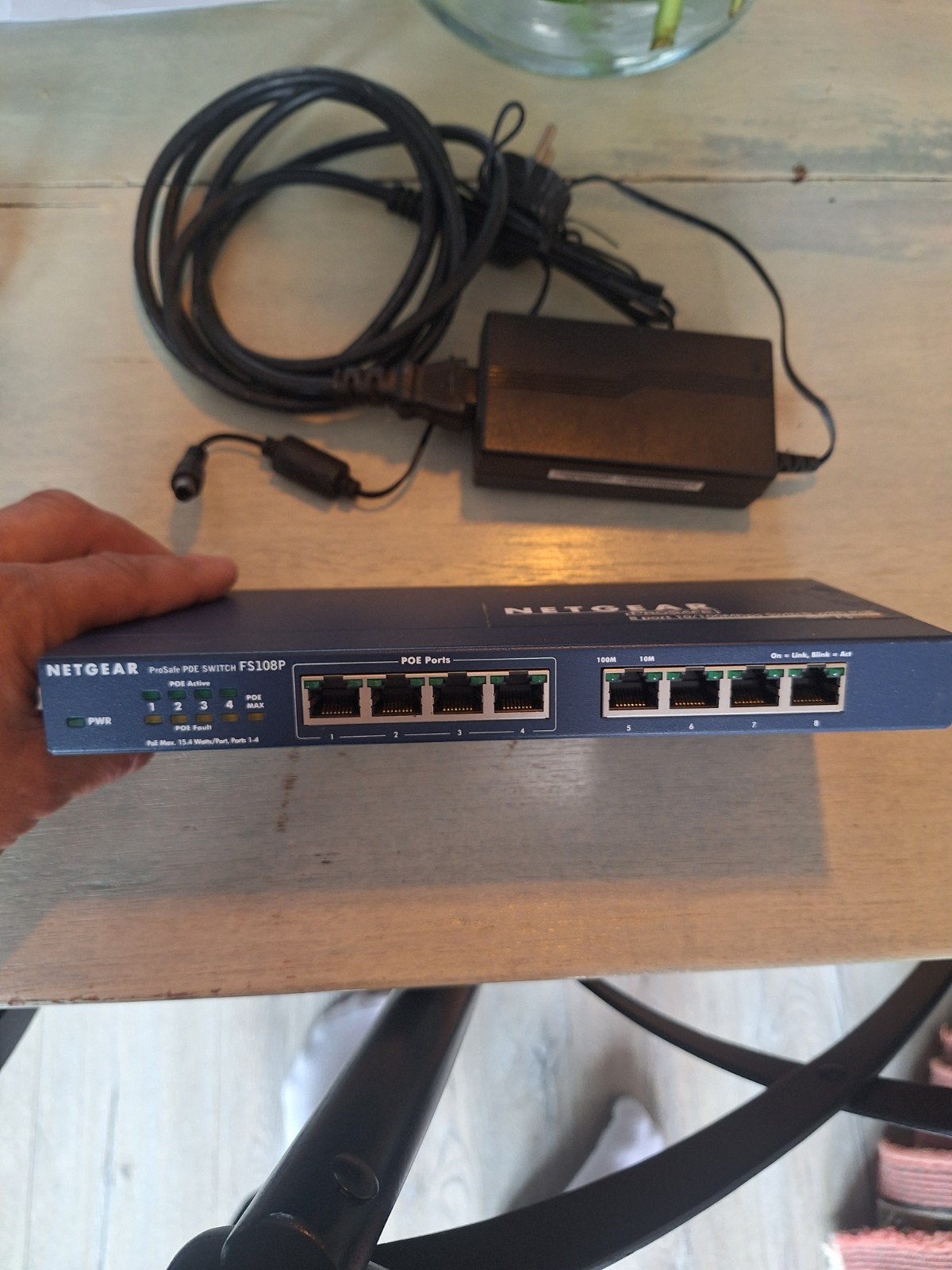 Netgear 8port 10/100Mbos Switch with PoE model FS108P, Computers en Software, Ophalen of Verzenden, Zo goed als nieuw