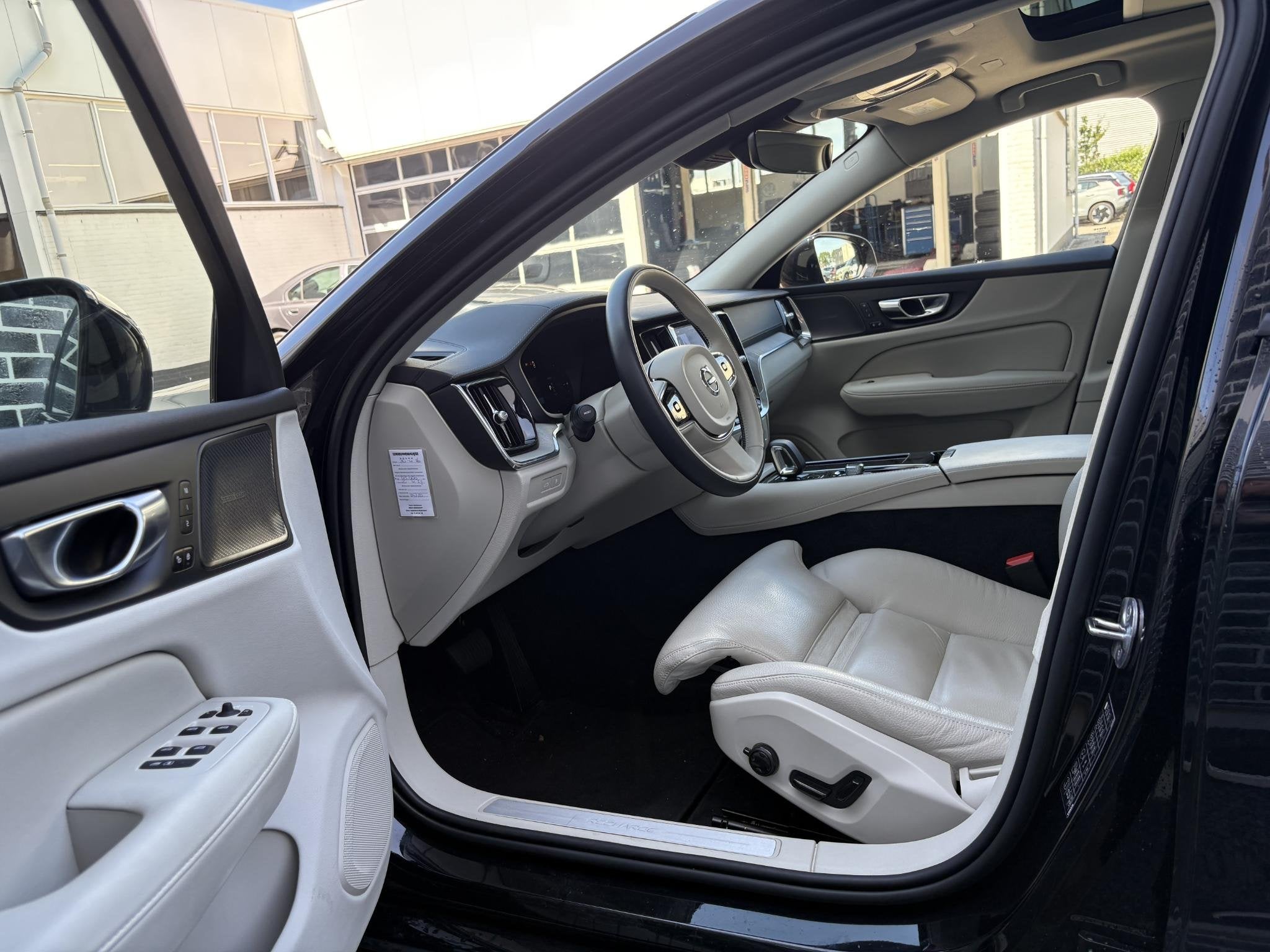 Volvo V60 2.0 T6 Plug-in Hybrid AWD Ultimate Dark | PHEV Lon, Auto's, Gebruikt, Euro 6, 4 cilinders, 180 min